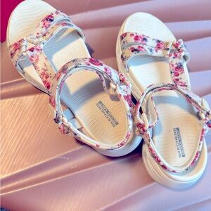 Skechers White and Pink Floral Sandals - Preloved